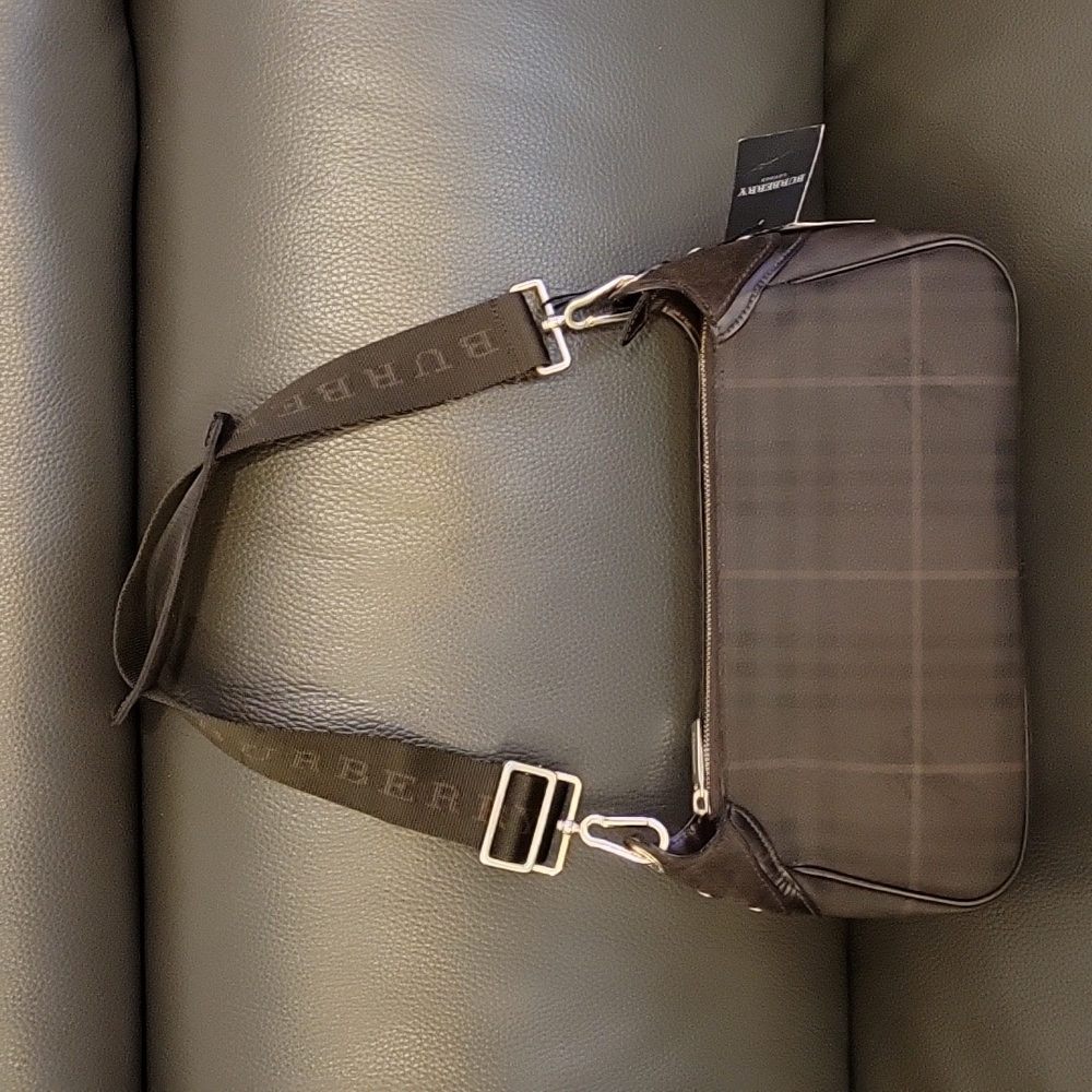 **AUTHENTIC** Burberry Large Triangula (104 Brown)